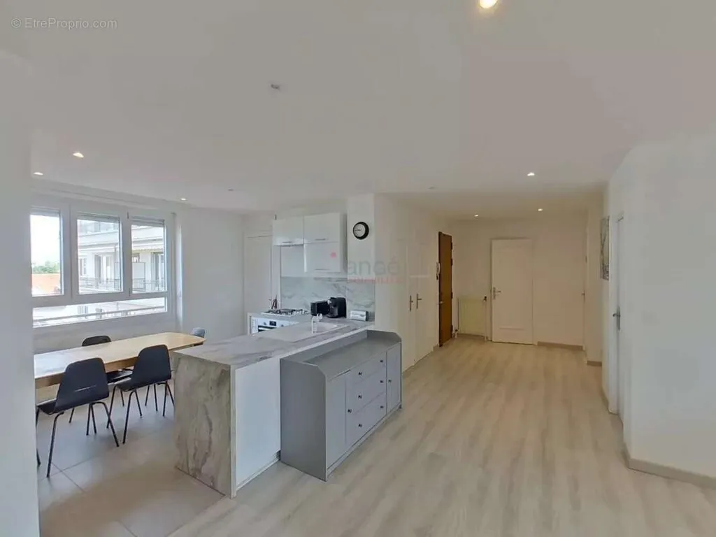 Cuisine - Appartement Familial avec Balcon à Montchat, Lyon 3