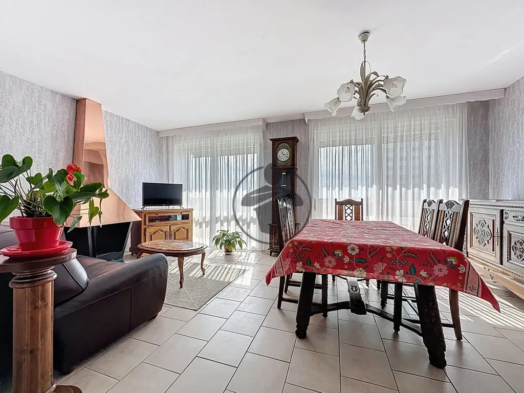 Salle à manger - Appartement avec Balcon au 9ème Étage à Saint Quentin