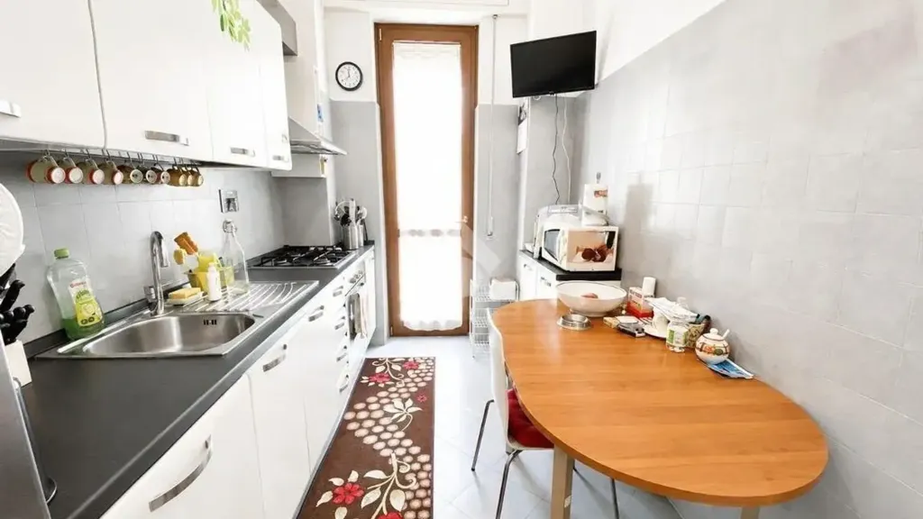 Cucina - Bright Triplex with Balcony in Rome