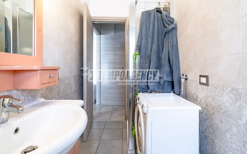 Bagni - Rear-Facing Bilocale with Balcony in Garbagnate Milanese