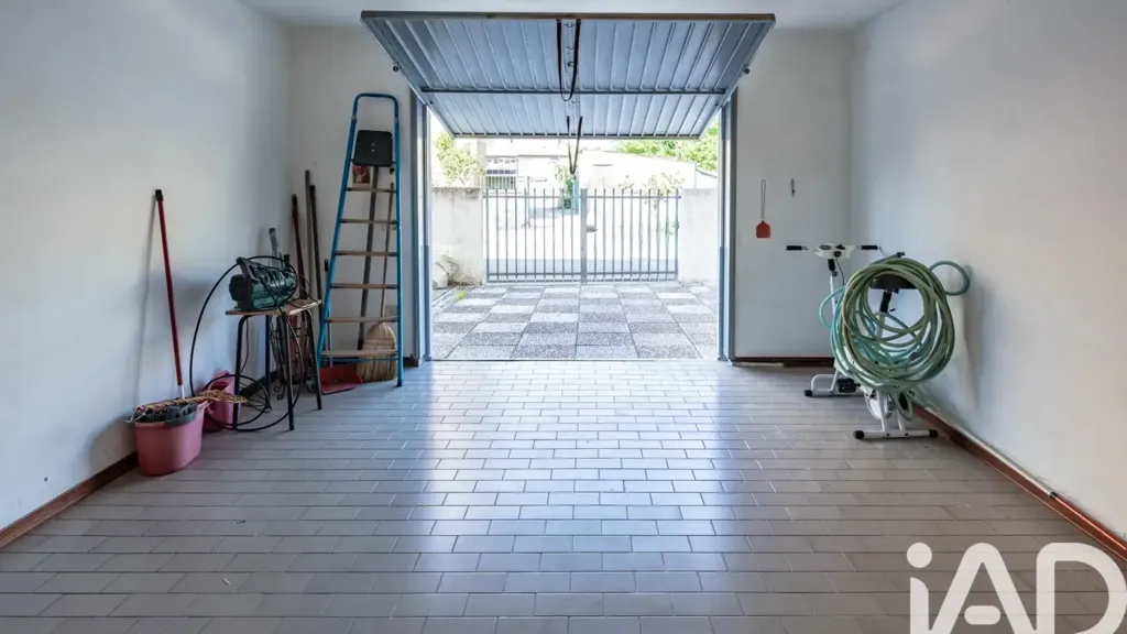 Garage - Villa with Courtyard in Massa Fiscaglia