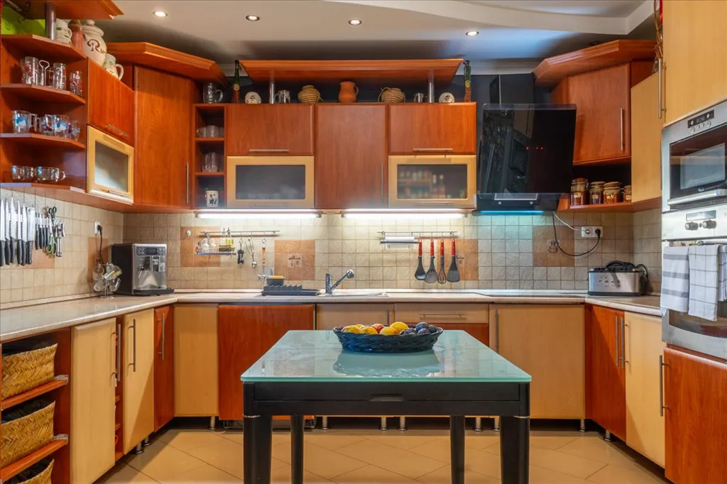 Cuisine - Multi-Generational Home with Business Potential in Mályi