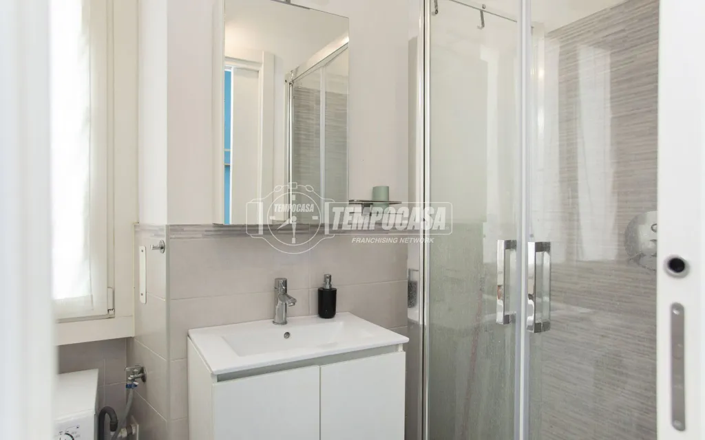 Salles de bain - Rustic-Style Flat with Balcony in Milan