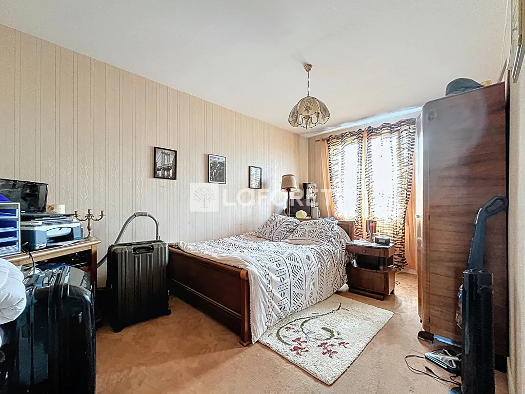 Magamistoad - Three-Bedroom Flat with Balcony in Chaumont