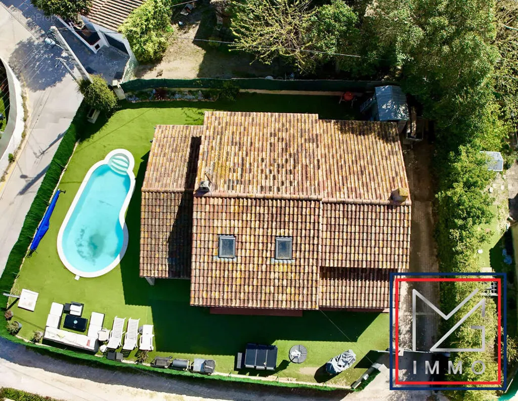Vue aérienne - Maison avec Piscine à Six-Fours-Les-Plages
