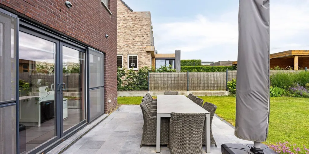 Terrass - Modern Semi-Open House with Garden in Borchtlombeek
