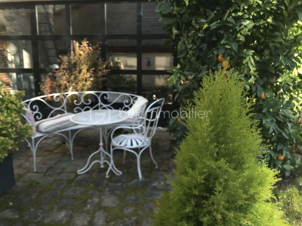 Jardin - Ensemble Immobilier avec Dépendances à Fontainebleau