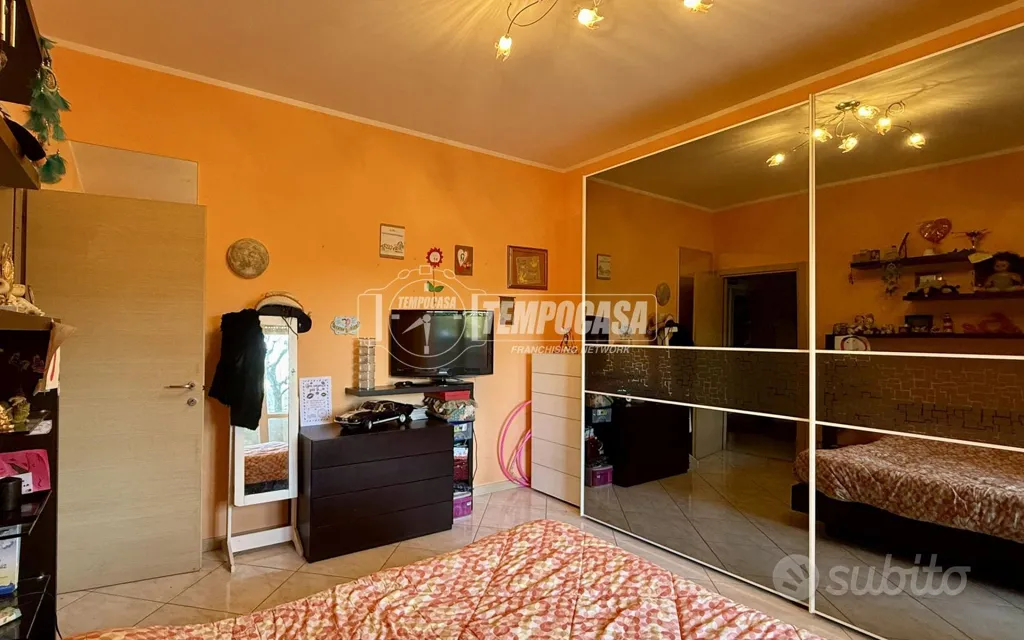 Magamistoad - Spacious 4-Bedroom Apartment with Balconies in Central Area