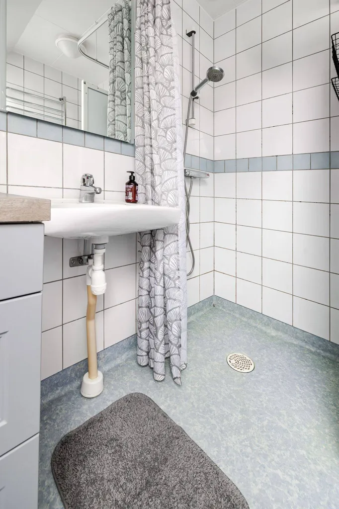 Vannitoad - 1½-Storey Villa with Spa in Eskilstuna