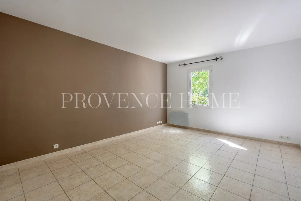 Rooms - Charming 4-Piece House with Pool in Lagnes