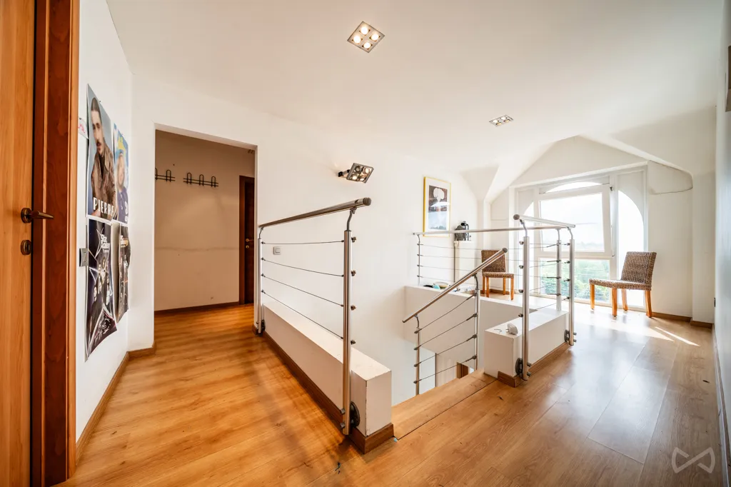 Rooms - House with Photovoltaic Panels in Courcelles