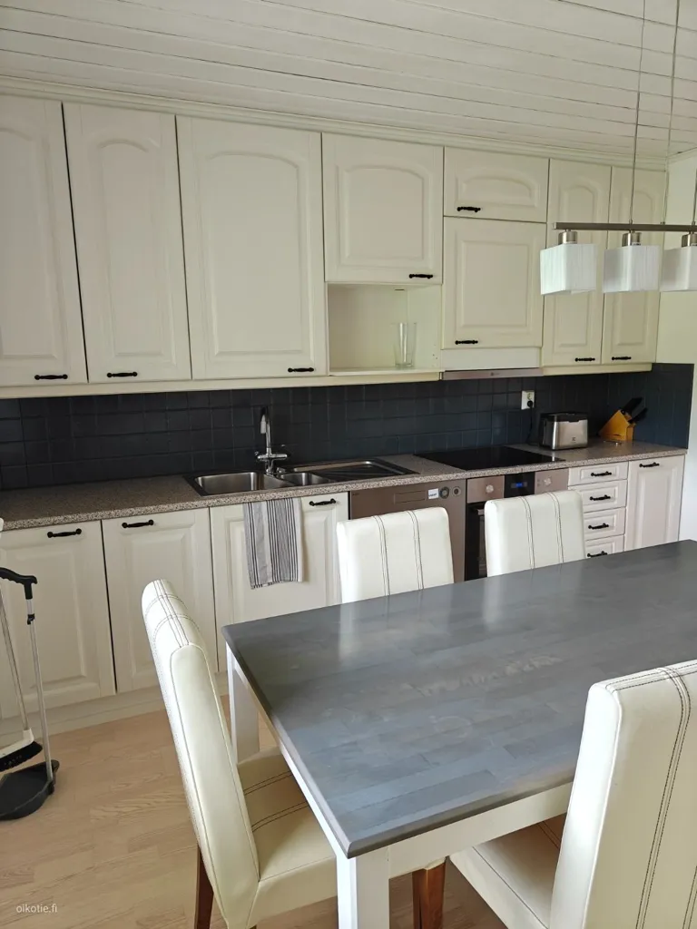 Sala da pranzo - Apartment with Sauna in Varkaus, Käpykangas