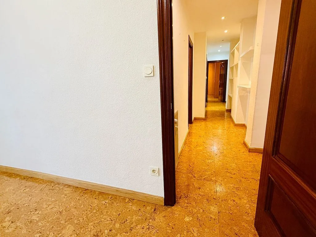 Esik - Bright Apartment with Patio in Valladolid