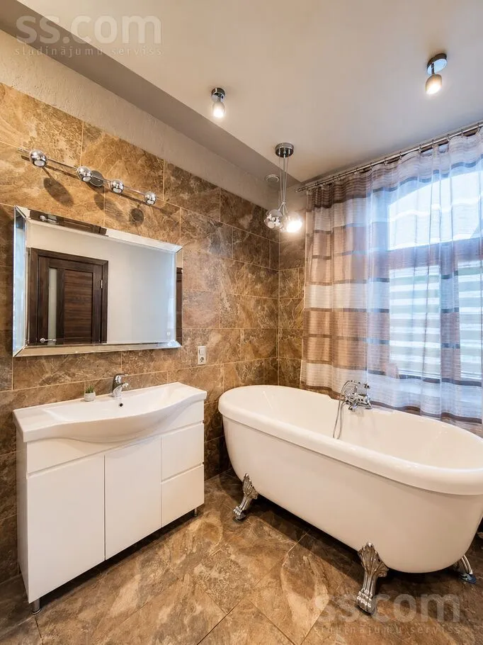 Salles de bain - 3-Bedroom Apartment with Courtyard View in Riga Centre