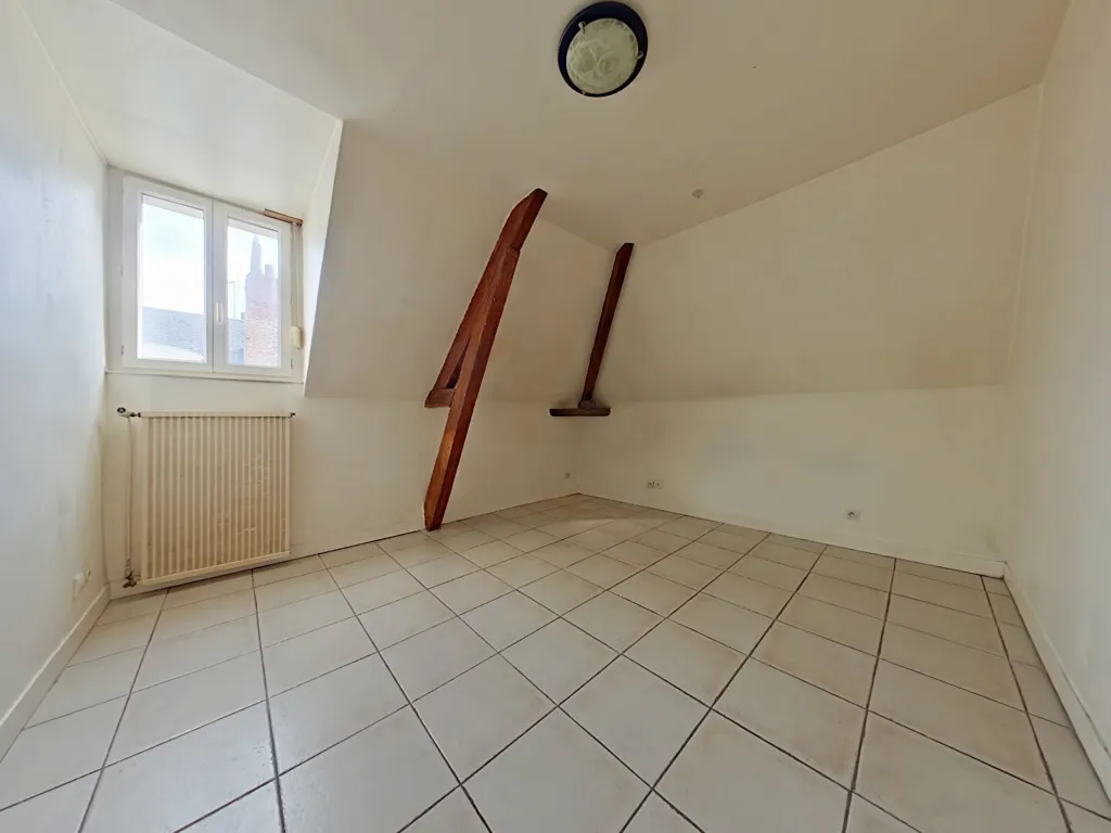 Toad - Town House with Development Potential in Prébendes
