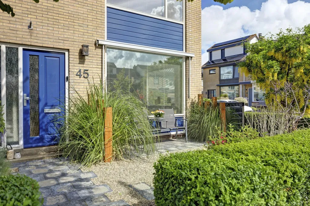 Välivaade - Fully Renovated Corner House with Garden in De Lier