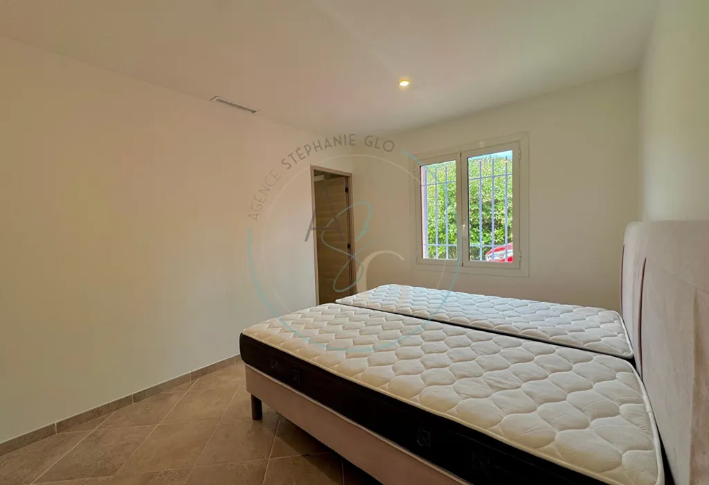 Bedrooms - House with Pool in Quiet La Môle