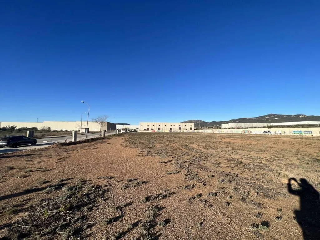Jardin - Industrial Land Plot in Valls
