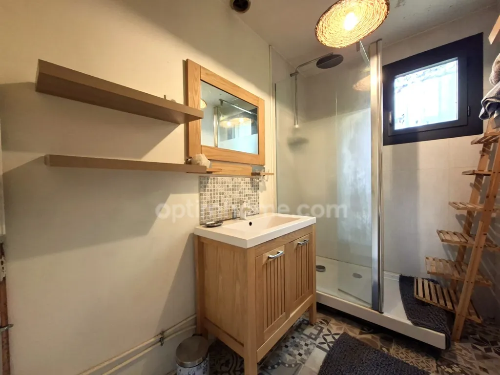 Bathrooms - Villa with Mountain View and Terrace in Barreme