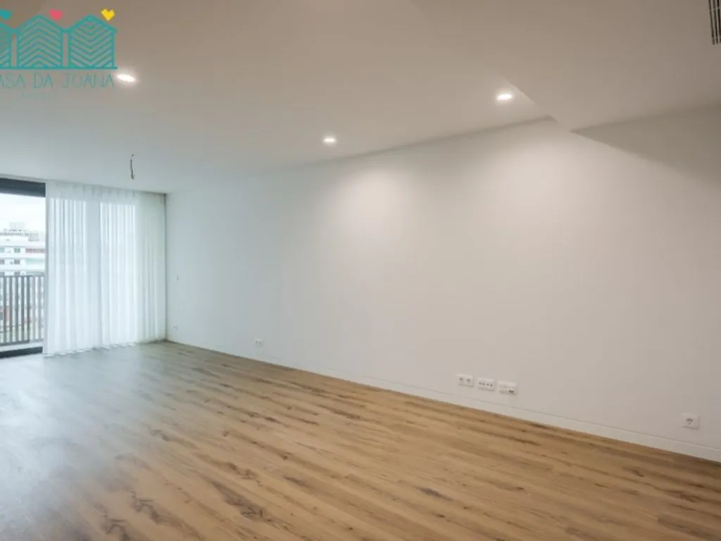 Pièces - Luxury 3-Bedroom Apartment in Aveiro