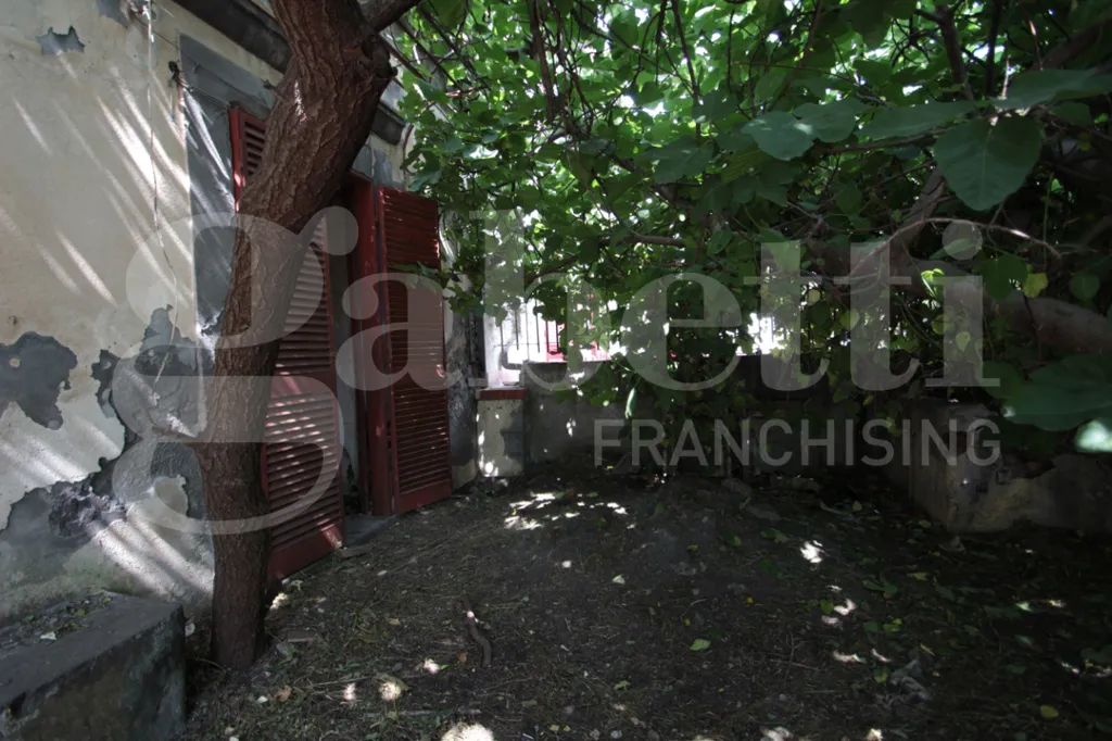 Aed - Villa to Renovate with Garden in Mascalucia
