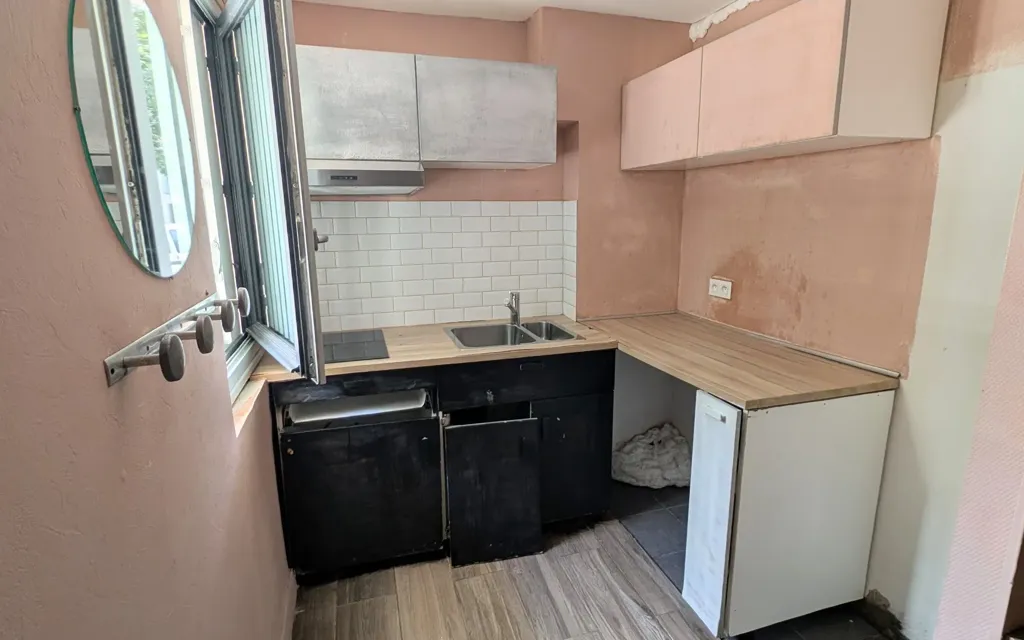 Cucina - Studio with Balcony in Talence