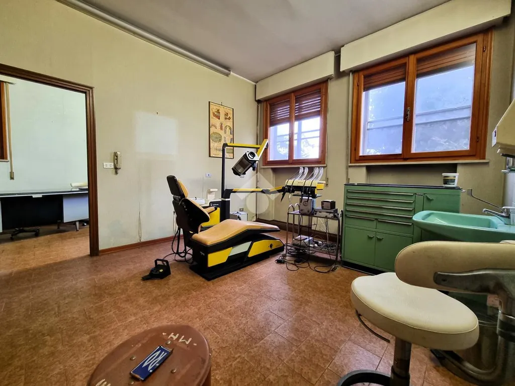 Bureau - Villa with Garden in Borgo Virgilio