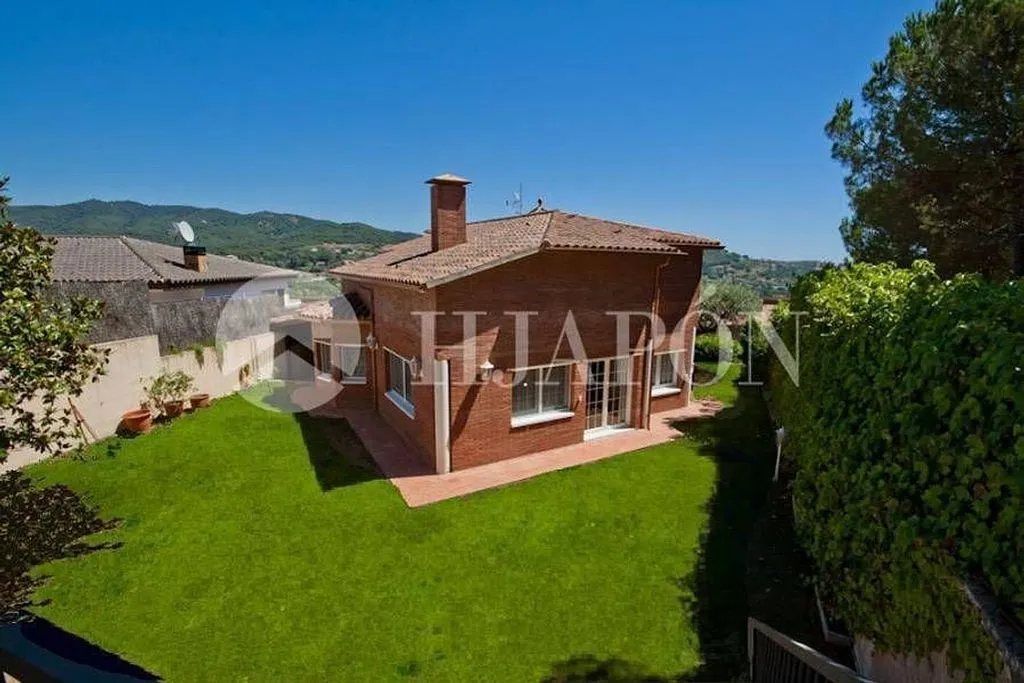 Välivaade - House with Indoor Pool in Argentona