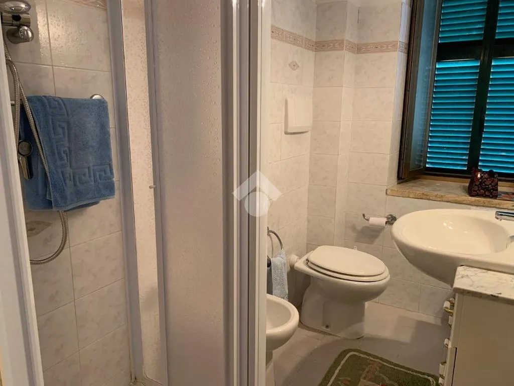 Bathrooms - Ground Floor Apartment with Balcony in Picinisco
