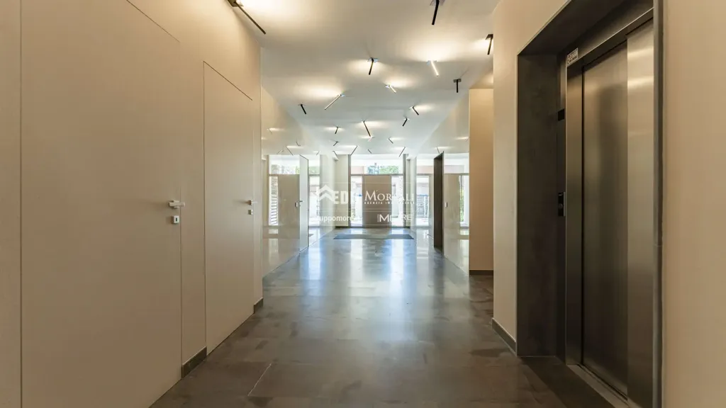 Esik - Luxury Penthouse with Loggia in Modena