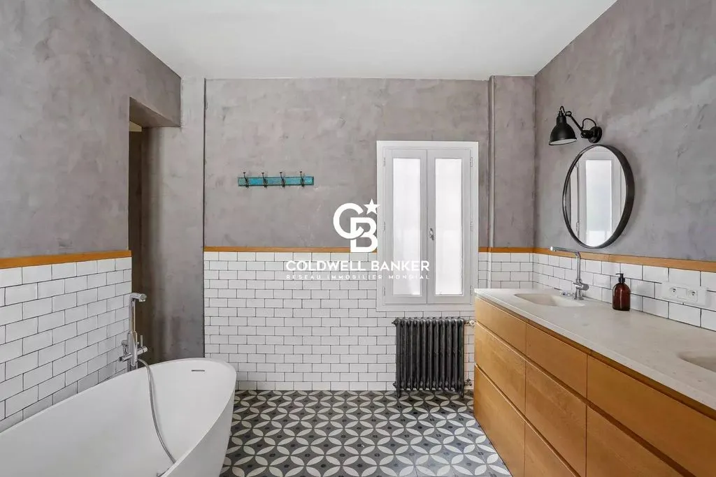 Bathrooms - Luxury Loft with Terrace in Belleville, Paris