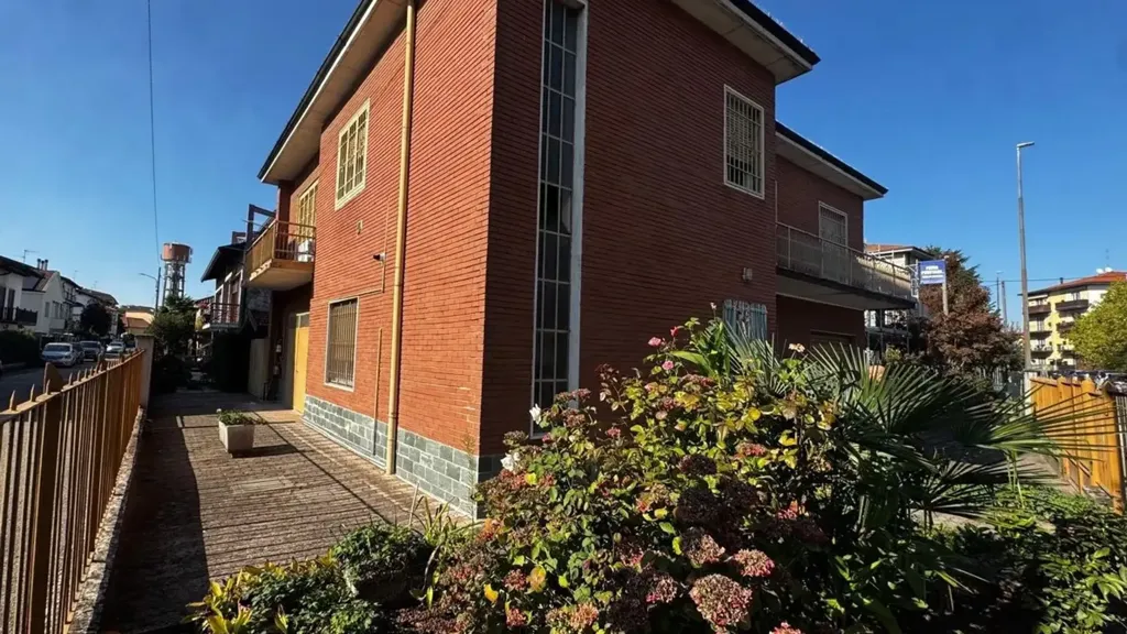 Extérieur - Cielo-Terra Property with Shop in Binasco