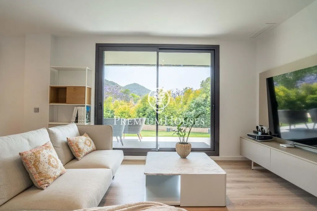 Elutuba - Corner Flat with Pool in Sitges