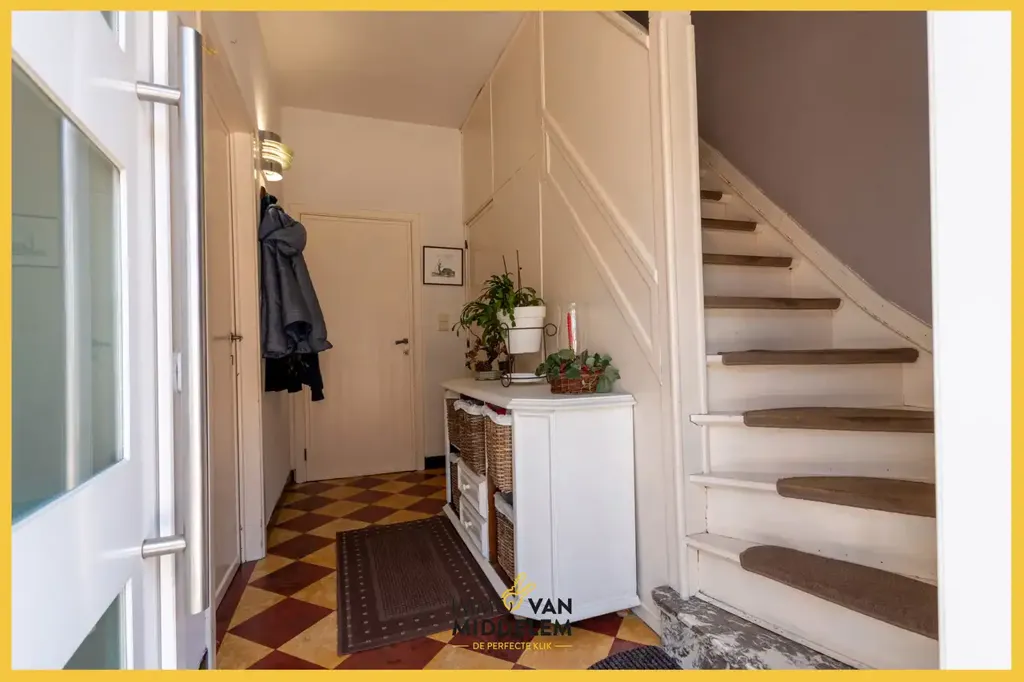Entrée - Appartement avec 3 Chambres et Zolder Inconstructible à Proximité des Transports