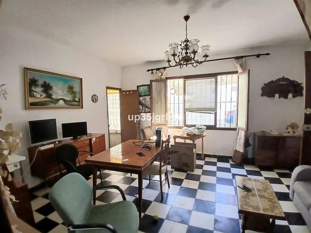 Salle à manger - Chalet for Renovation with Terrace in Estepona
