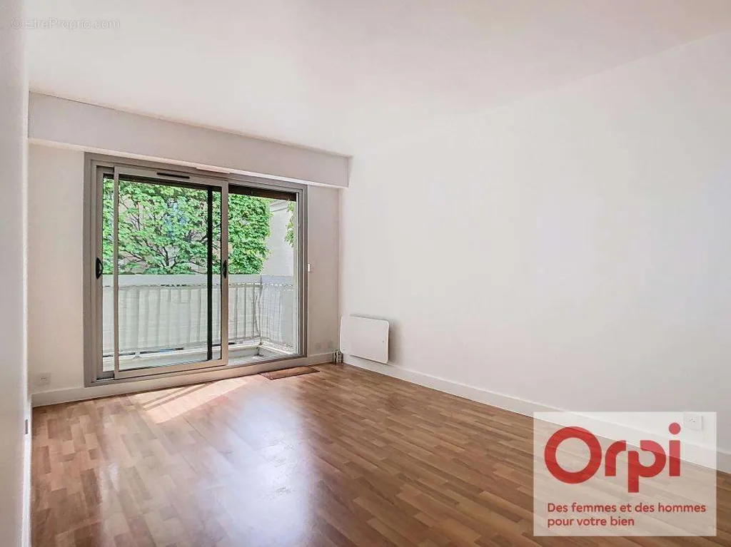 Toad - 2-Bed Apartment with Balcony in Issy-les-Moulineaux