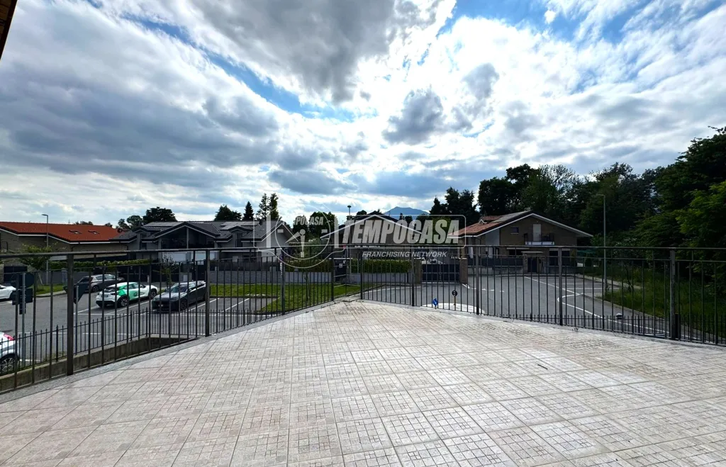 Terrass - Modern Villa with Garden in Druento