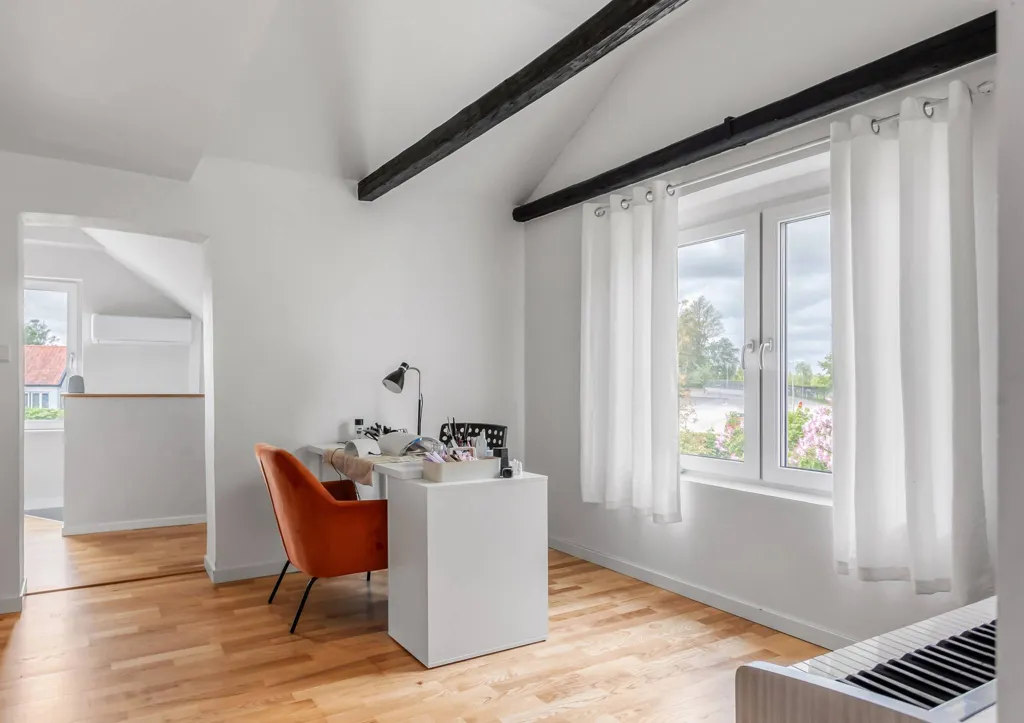 Bureau - Charming Villa with Large Garden in Rydsgård