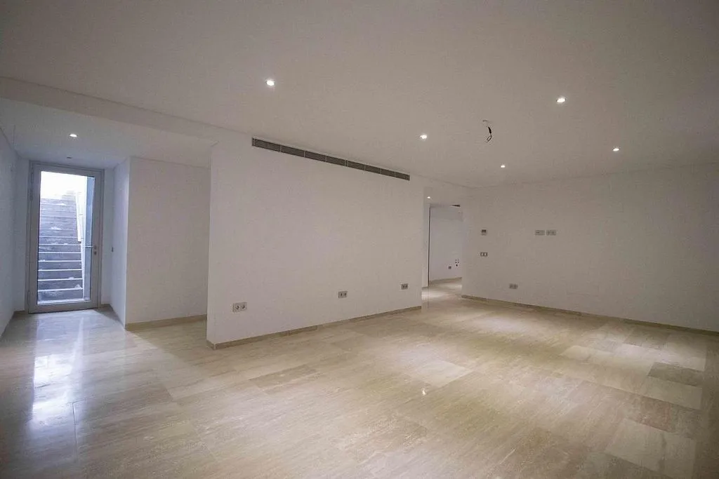 Pièces - Contemporary Townhouse with Pool in Ifara