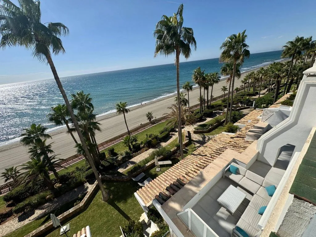 Terrasse - Frontline Duplex Penthouse with Sea View in Estepona