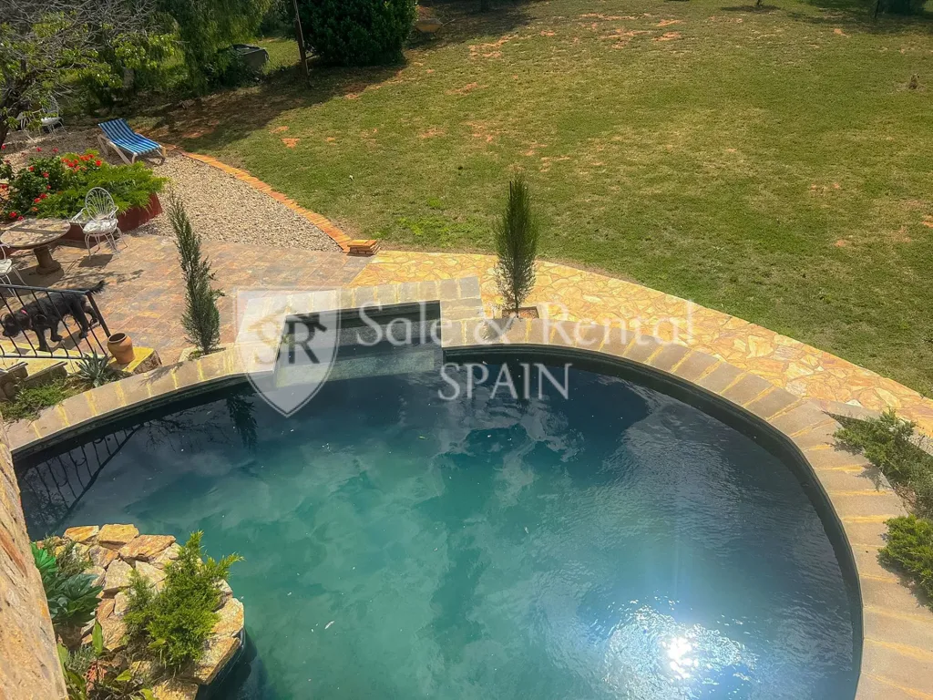 Piscina - Chalet with Pool and Terrace in Montserrat