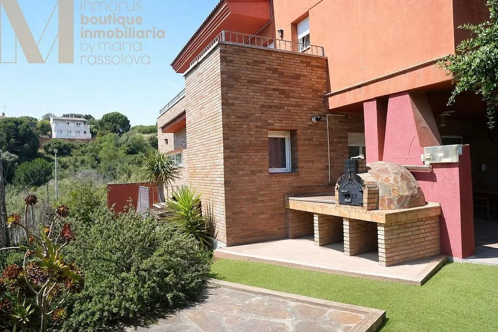 Terrass - Chalet with Sea View and Pool in Calella