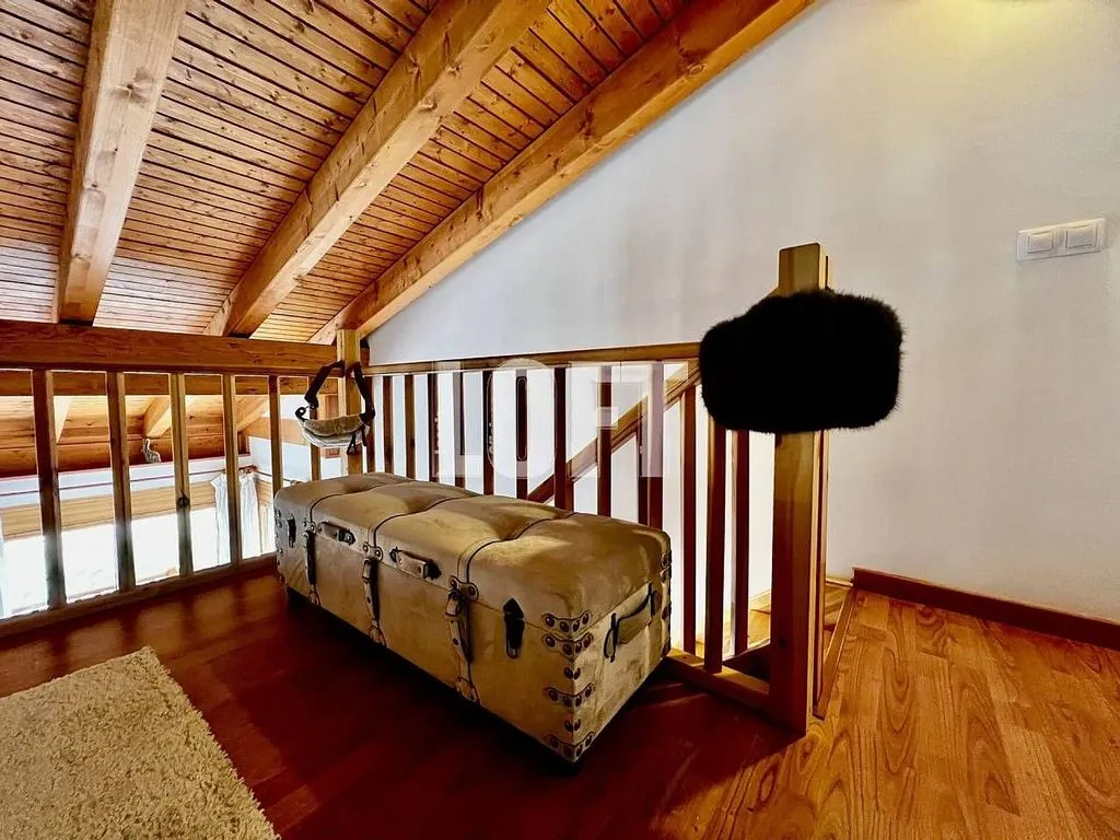 Pièces - Duplex Apartment with Pool in Alp