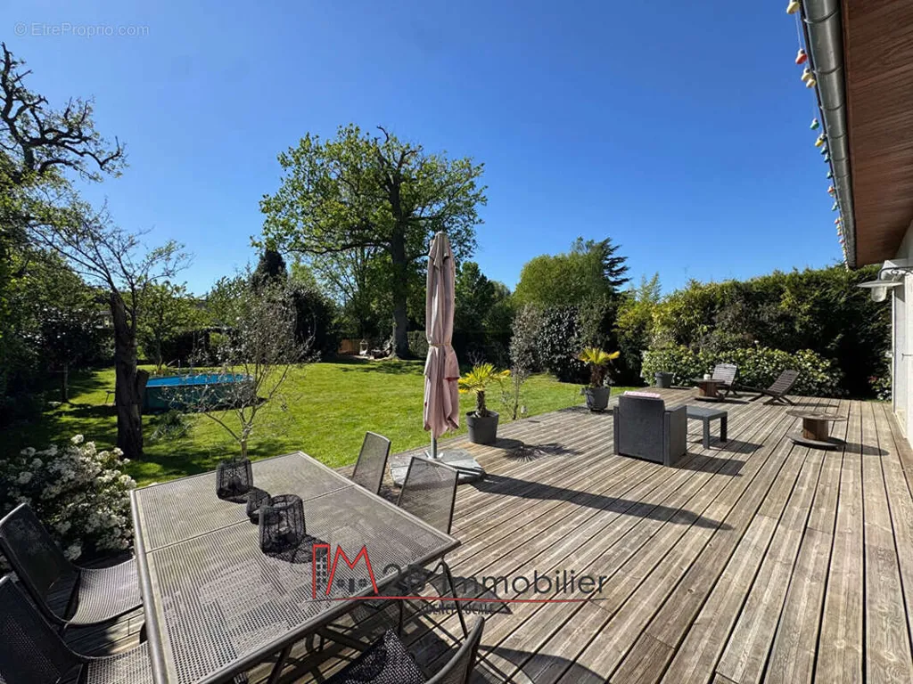 Terrazza - Charming House with Garden in Residential Area