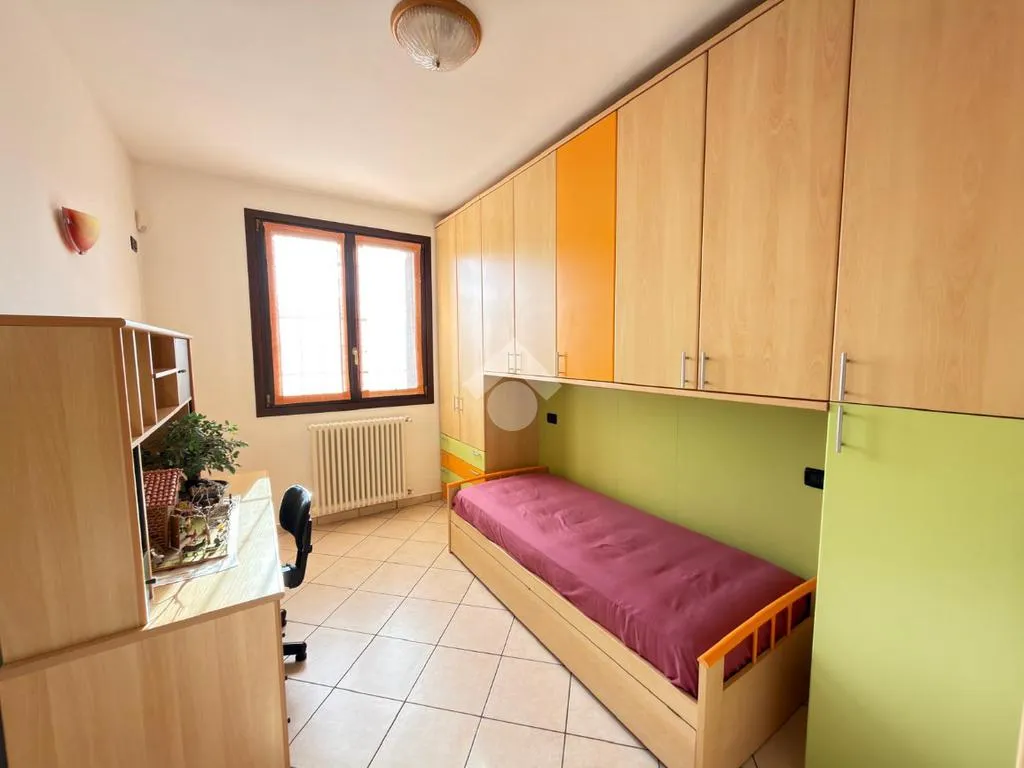 Chambres - Corner Semi-Detached Villa with Garden in Castel Goffredo