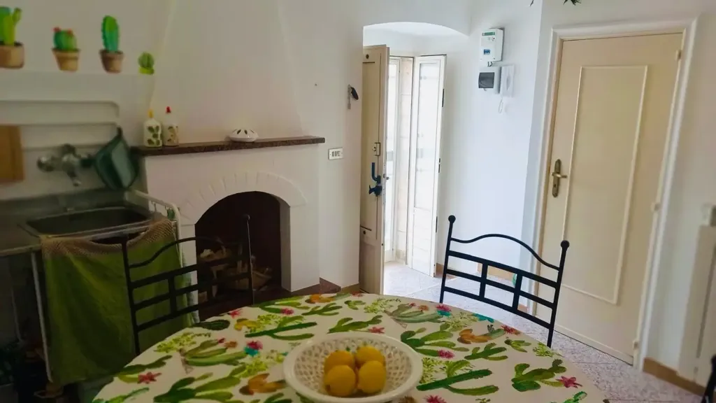 Söögituba - Typical House with Fireplace in Cisternino