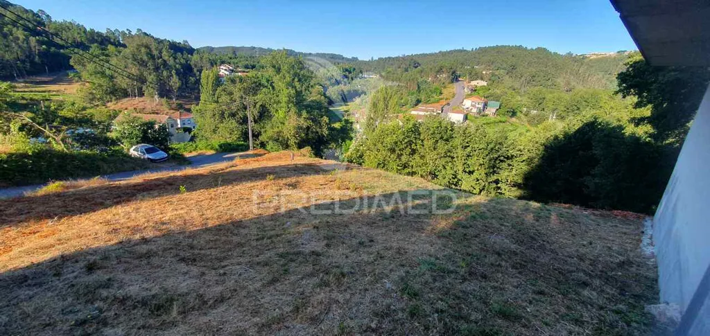 Aed - Urban Plot with River View in Lever