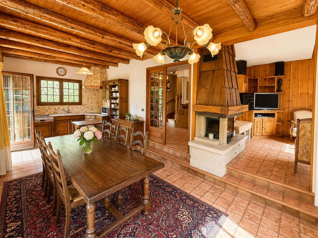 Sala da pranzo - House with Large Garden in Bozel