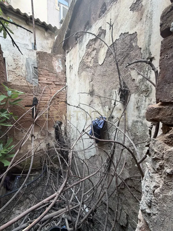 Aed - Rustic Property with Development Potential in Catania