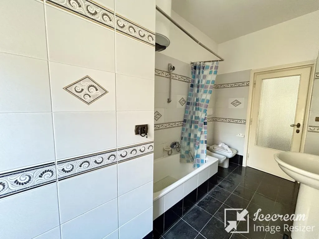 Salles de bain - Spacious Apartment with Balcony in Acqui Terme